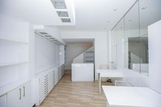 Chalet in Centre. Local y vivienda en el centro de figueres con alquiler de local