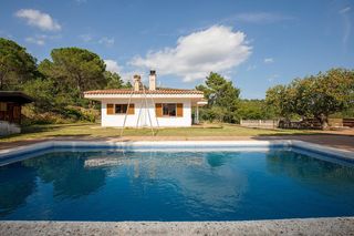 Chalet in Llambilles. Encantadora finca rústica en llambilles