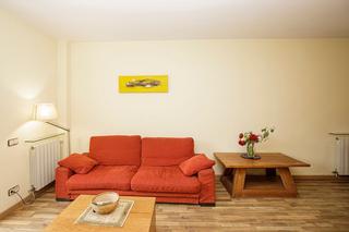 Lloguer Pis  Plaza rafael albertí. Apartamento de dos habitaciones con balcón en taialà, girona. al