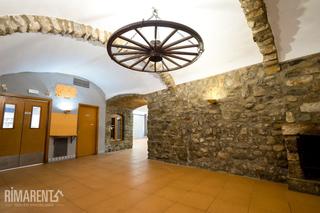 Local Comercial a Besalú. Magnífico local comercial en el centro histórico de besalú