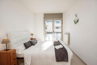 Lloguer Pis a Eixample Sud-Migdia. Apartamento de dos habitaciones con parking en girona. alquiler