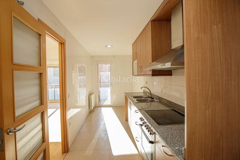 Foto fa333f93-acc4-47c6-8e3b-bd54522fefee. Pis amb calefacció aparcament a Eixample Sud-Migdia Girona