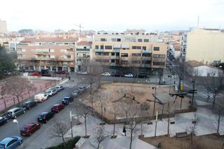 Pis  Carrer castell de perelada. Oportunidad inversores! apartamento con un contrato de alquiler