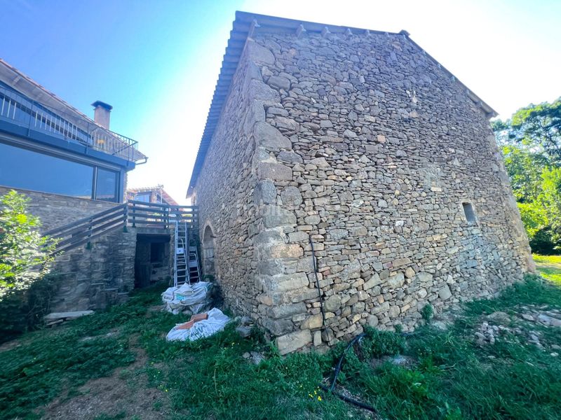 Foto 0dfa6bae-1142-4744-84d8-3fda41021c93. Masia amb aparcament a Llosses (Les)