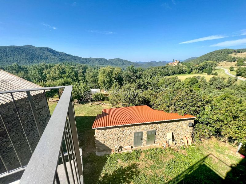 Foto 1811c12b-4e29-40a5-bf6e-f68b3d0bd81c. Masia amb aparcament a Llosses (Les)