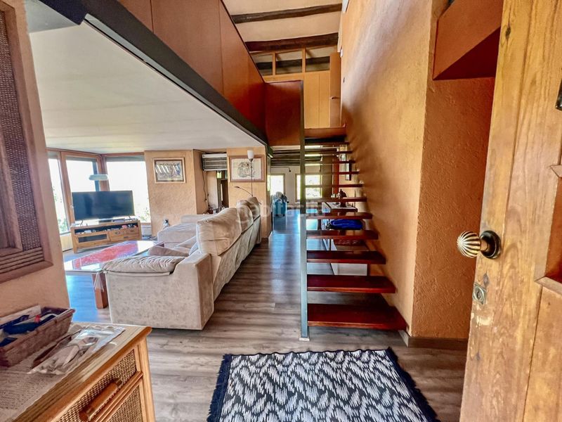 Foto 2473eace-587f-4966-823a-a5bf368543e4. Masia amb aparcament a Llosses (Les)