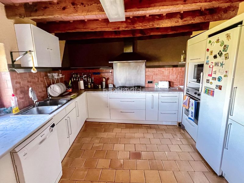 Foto 5b71e1e2-5cc8-4aa3-8f5c-0d7ea6621da8. Masia amb aparcament a Llosses (Les)