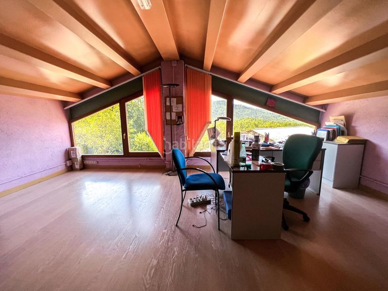 Foto ace35e2a-a826-4cbe-821d-f5c0ee7409fb. Masia amb aparcament a Llosses (Les)