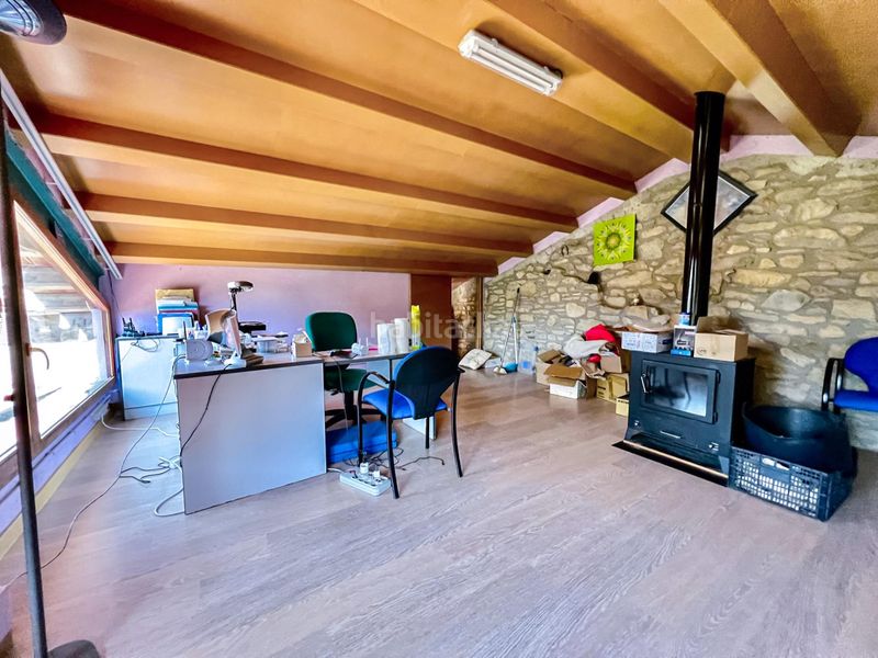 Foto b1b81087-78ae-4d11-a8dd-bd3bf086acbc. Masia amb aparcament a Llosses (Les)