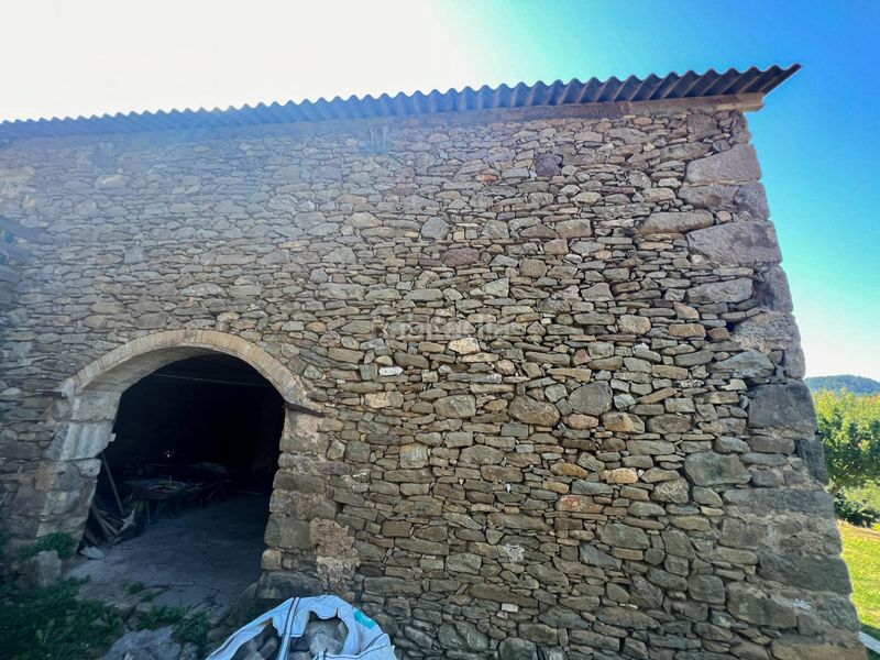 Foto e2afffdd-6ef4-4137-b215-0c1ecd4aabee. Masia amb aparcament a Llosses (Les)