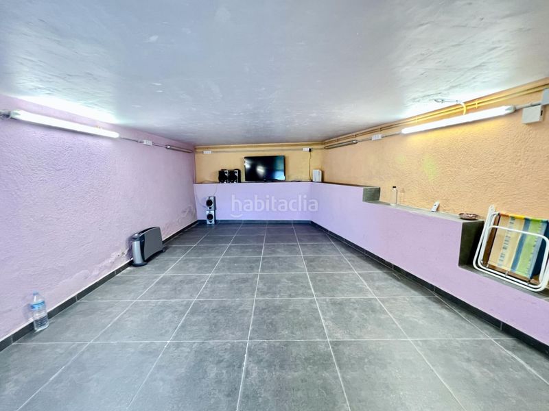 Foto ea808b3a-27b1-4d19-8f7b-808a077f7037. Masia amb aparcament a Llosses (Les)