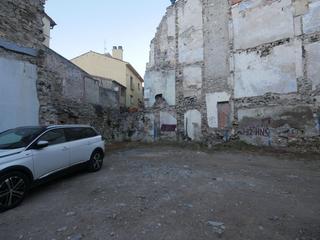 Finca rústica a Besalú. Terreno en el caso histórico de besalú