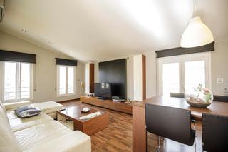 Xalet a Quart. Exclusivo chalet independiente con apartamento anexo y piscina p