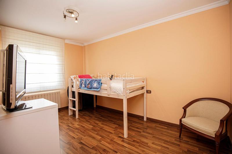 Foto 9af40dec-b465-4a37-bf34-66550e3ea159. Xalet amb calefacció aparcament piscina a Quart