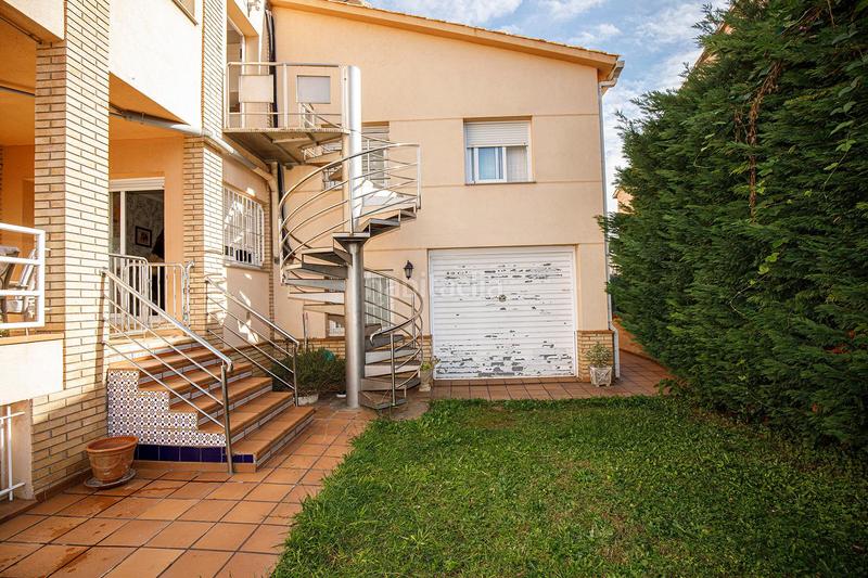 Foto d1623ab2-66e2-4225-bf96-4d614c9cb468. Xalet amb calefacció aparcament piscina a Quart