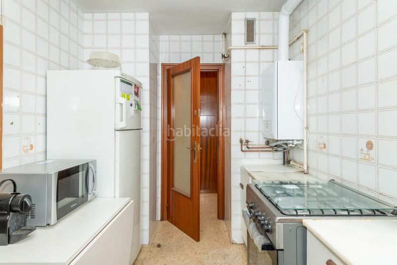 Foto 6281d089-e59c-4c72-905d-e8bd857c66e7. Rent apartment with parking in Domeny Girona
