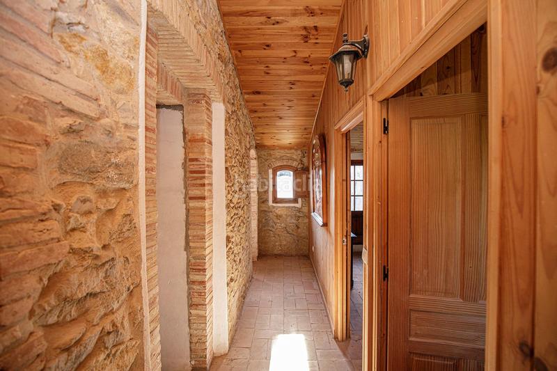 Foto cf5bcc12-eae3-49e7-aefd-f8af0d06a104. Haus mit parking in Llofriu