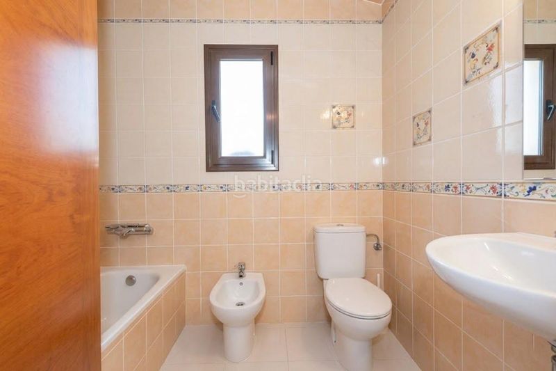 Foto a36fb734-2624-42e4-92eb-768b80c38f77. Xalet amb aparcament a Llagostera