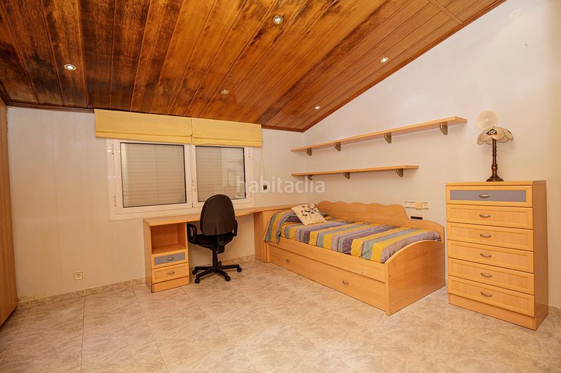 Foto e1cb9aac-d6e7-4b74-b4bf-3cfc672bf24c. Casa con parcheggio in Celrà