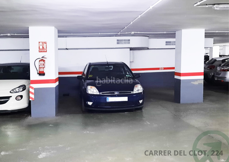 Foto b110d206-a5fd-4a1a-8bd0-1353d61a636d. Aparcament cotxe a El Clot Barcelona