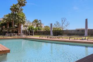 Casa adossada  Camí de can quirze. Moderna vivienda de 5 habitaciones con garaje, parque y piscina