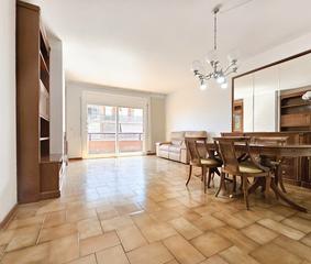 Etagenwohnung in Navas. Amplio piso de 4 dormitorios con terraza