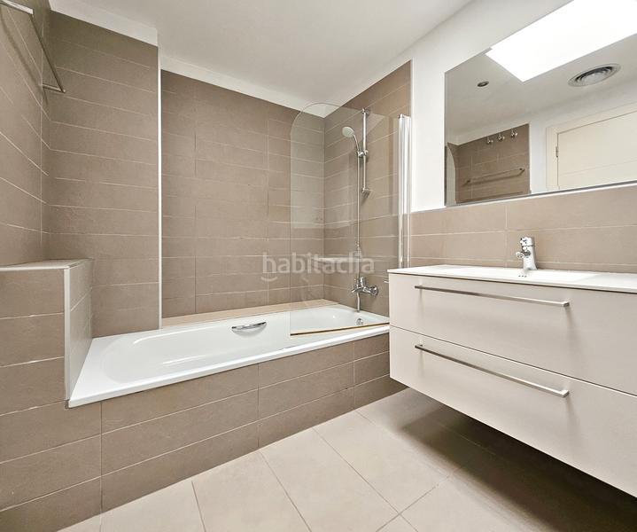 Foto 097c82af-717d-4e58-971d-6443a3d20f17. Casa a schiera con riscaldamento parcheggio piscina in Mataró