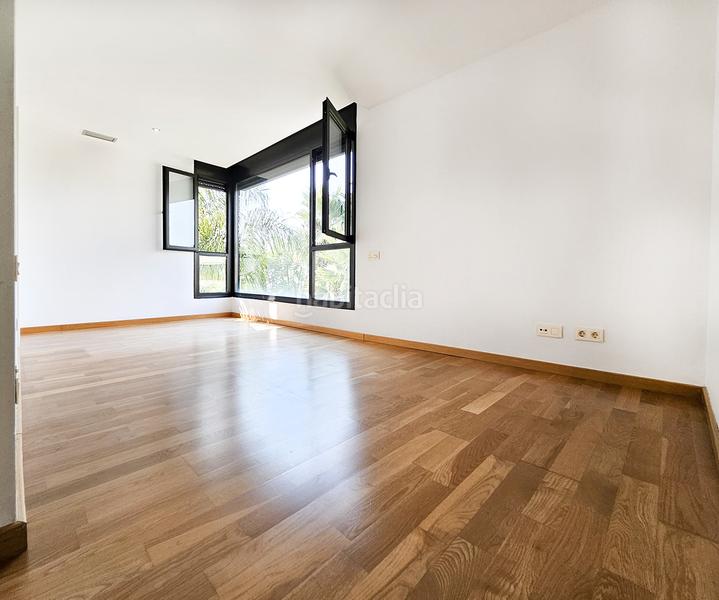 Foto c1fc46dc-7a9a-4093-903f-d7360c96f6b8. Casa a schiera con riscaldamento parcheggio piscina in Mataró