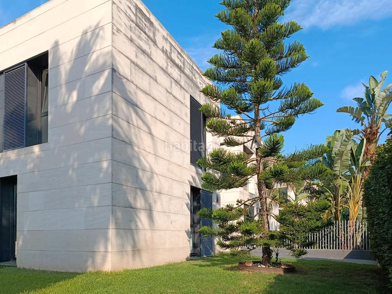 Foto d693e9f2-a6a4-4b9e-a5fc-f77c0a281ede. Casa a schiera con riscaldamento parcheggio piscina in Mataró