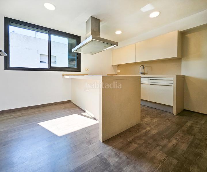 Foto daf8f3f3-d073-4d3b-a31e-10b28986fef8. Casa a schiera con riscaldamento parcheggio piscina in Mataró