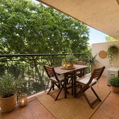 Appartamento  Passeig de valldaura. Vivienda de 4 habitaciones- dos balcones y vistas, en la guineue