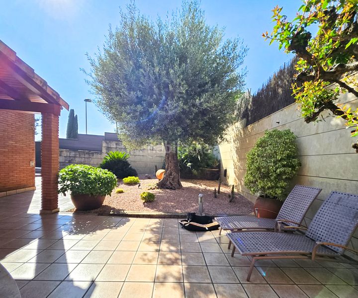 Foto fd89b3aa-08af-4f65-9642-ad1a9fe81c24. Casa amb calefacció aparcament piscina a Tiana