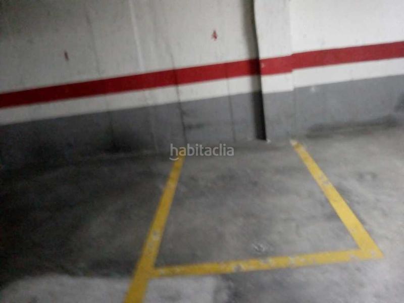 Foto 2a561304-d45c-42f2-9dbe-a1a7bfc4c7bd. Motorcycle parking in Barrio de Patraix Valencia