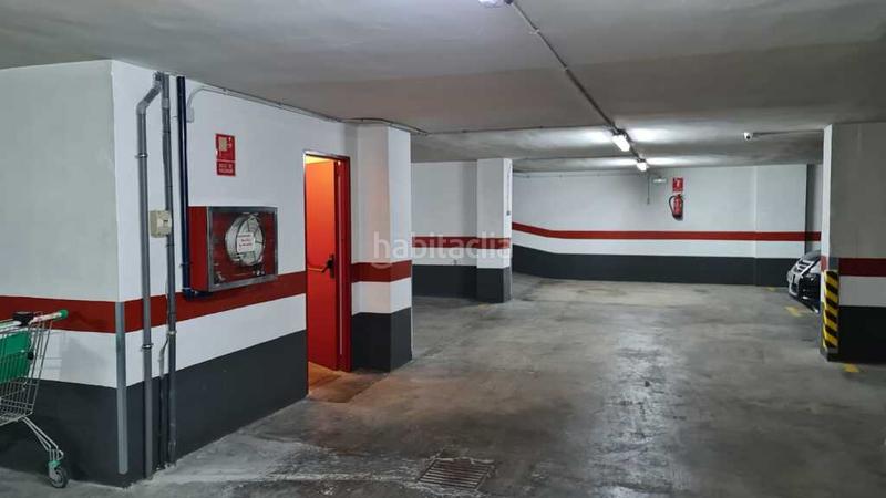 Foto cdca44a5-1f87-4290-84e4-f1e3c2b63684. Parking voiture dans Mestalla Valencia