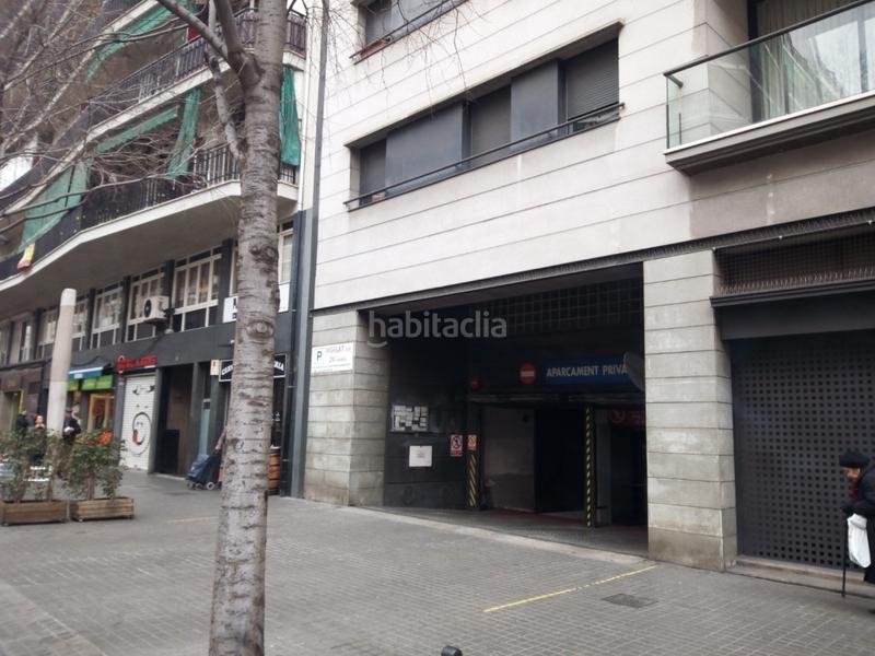 Foto fe253a88-f1f1-4067-88c9-6a0d5c004a57. Autoparkplatz in Sants-Badal Barcelona
