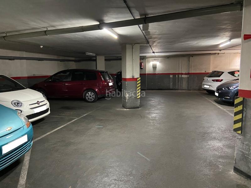 Foto db58ba3f-0941-49cc-acdf-6f7f12028e52. Parking coche plaza de parking en el Fort Pienc ribes en Barcelona