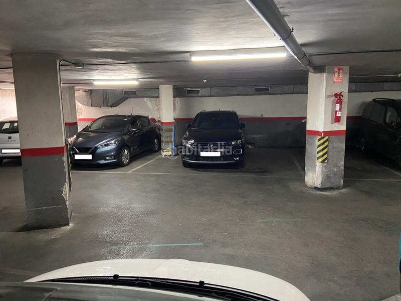 Foto e1cf4848-a97b-4610-8e98-976aad70f50d. Parking coche plaza de parking en el Fort Pienc ribes en Barcelona