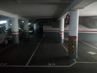 Aparcament cotxe  Calabria. Plaza de parking en barcelona en eixample esquerra  calabria