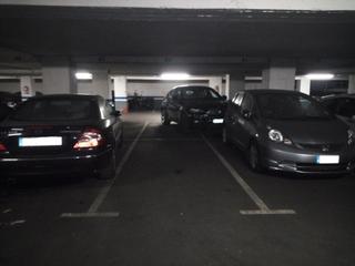 Parking voiture  Còrsega. Plaza de parking en barcelona en   còrsega
