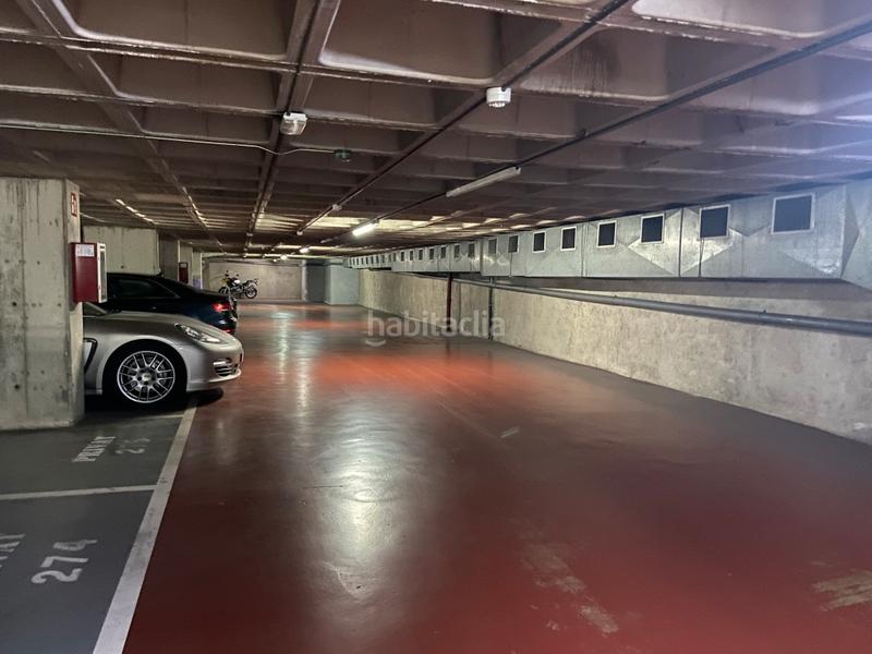 Foto bbc8e643-b980-4102-81c5-6e91dd28417d. Aparcament cotxe a Sant Antoni Barcelona
