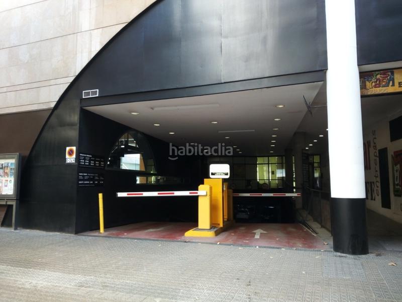 Foto c6b96548-e778-48d5-8de9-a835c17ec659. Aparcament cotxe a Sant Antoni Barcelona