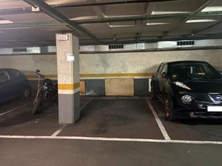 Autoparkplatz  Violant d'hongria reina d'arago. Plaza de parking en barcelona en les corts  violant dhongria rei