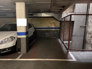 Parking voiture  Violant d'hongria reina d'arago. Plaza de parking en barcelona en les corts  violant dhongria rei