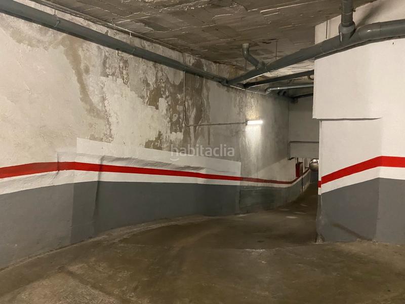 Foto 10f005e2-87e3-421b-963d-7669f574f134. Parking voiture dans Tres Torres Barcelona