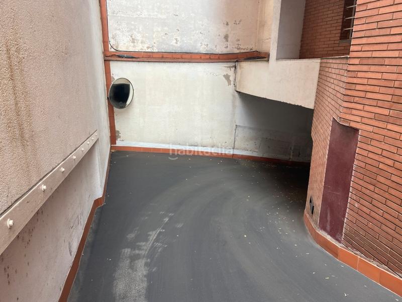 Foto 3b3be814-c905-4add-a5c0-78baae7dd8a1. Parking voiture dans Tres Torres Barcelona