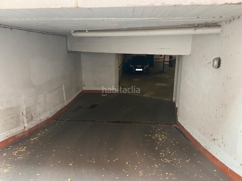 Foto fe788e4f-20b9-413b-8d89-913a09b7a32d. Parking voiture dans Tres Torres Barcelona