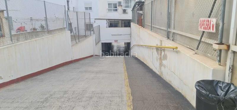 Foto e092b6fb-9040-4c51-82e1-8d861186f917. Parking voiture dans Barrio Benicalap Valencia