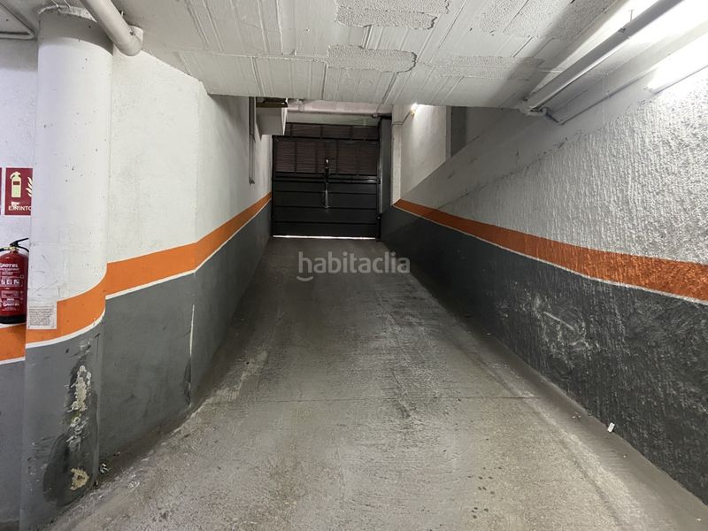 Foto 0820a688-ae7a-4f4a-9597-809a475d2fc6. Parking coche plaza de parking en ramon i cajal en Terrassa