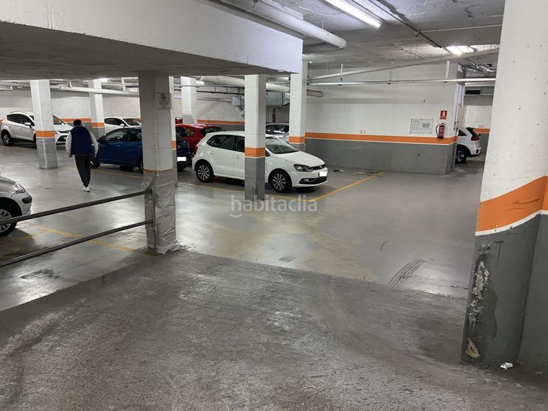 Foto 4a61bb23-e00a-4138-a8d6-b98c4242b35f. Parking coche plaza de parking en ramon i cajal en Terrassa