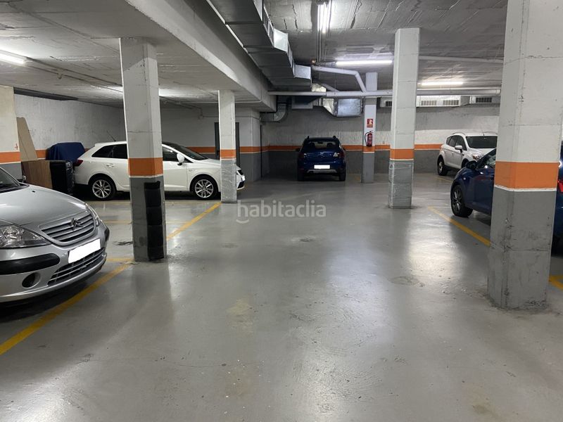 Foto 74ae1cf7-0145-4159-8d70-30fc9fe023fe. Parking coche plaza de parking en ramon i cajal en Terrassa